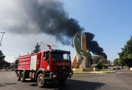 Kobaran Api Hanguskan Kilang Minyak Lebanon