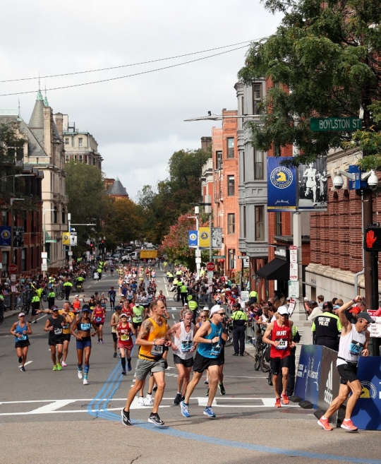 Melihat Keseruan Boston Marathon 2021