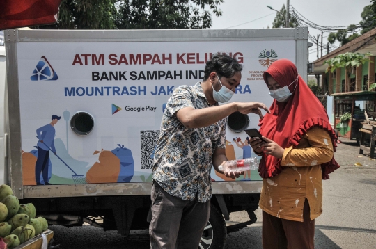 Menambah Penghasilan dengan ATM Sampah Keliling