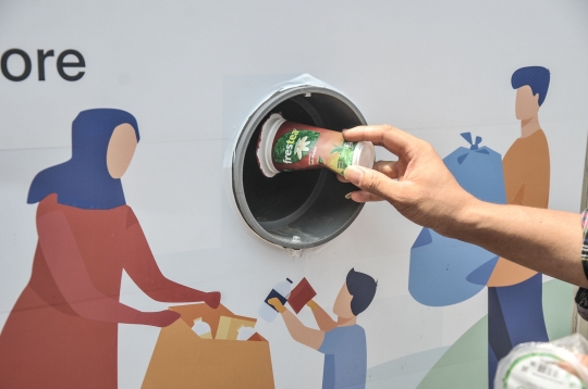 Menambah Penghasilan dengan ATM Sampah Keliling