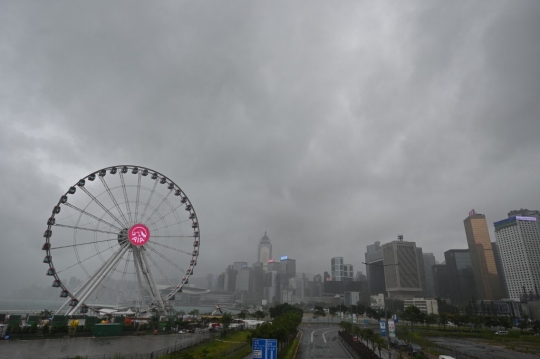 Hong Kong Waspadai Ancaman Topan Kompasu