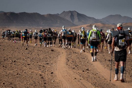 Ganasnya Balap Lari Maraton 250 Km di Gurun Sahara