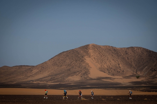 Ganasnya Balap Lari Maraton 250 Km di Gurun Sahara