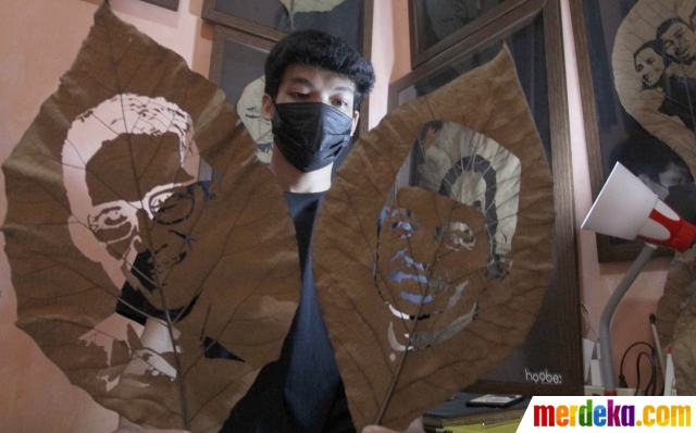 Foto Uniknya Lukisan Di Daun Jati Kering Merdeka Com
