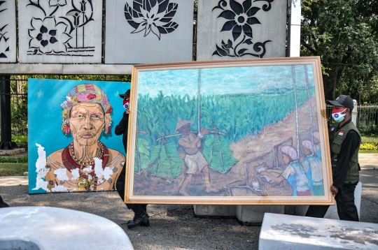 Aksi Petani Bawa Lukisan 'Jeritan Buruh Tembakau' ke Presiden Jokowi