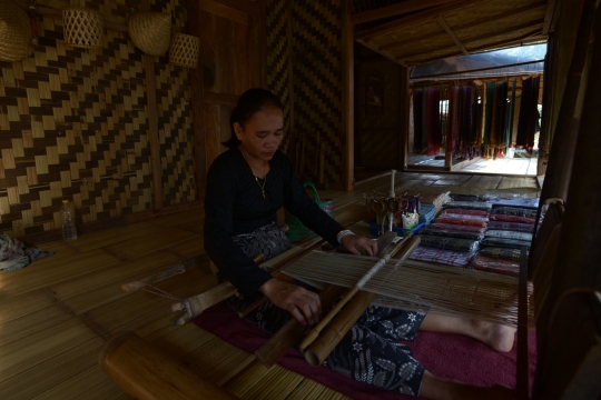 Melihat Pembuatan Kain Tenun Baduy