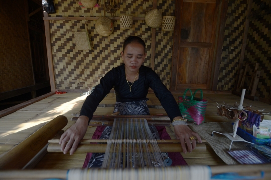 Melihat Pembuatan Kain Tenun Baduy