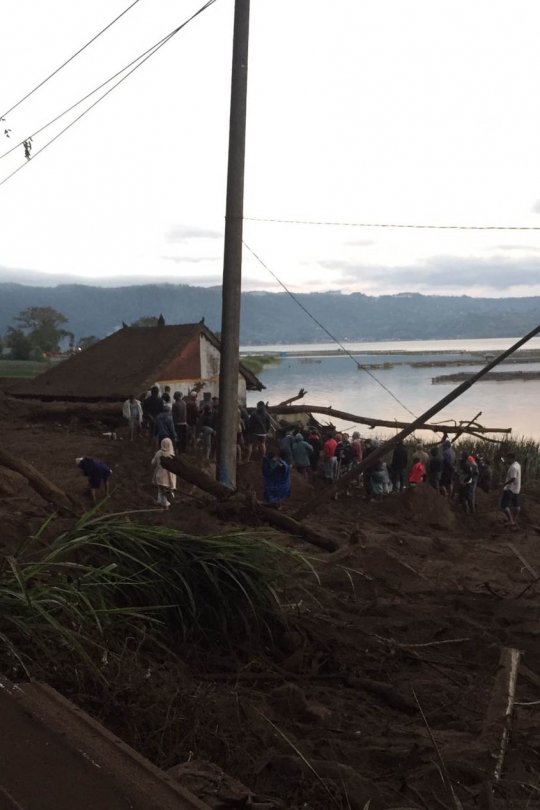 Reruntuhan Akibat Gempa Bermagnitudo 4,8 di Bali