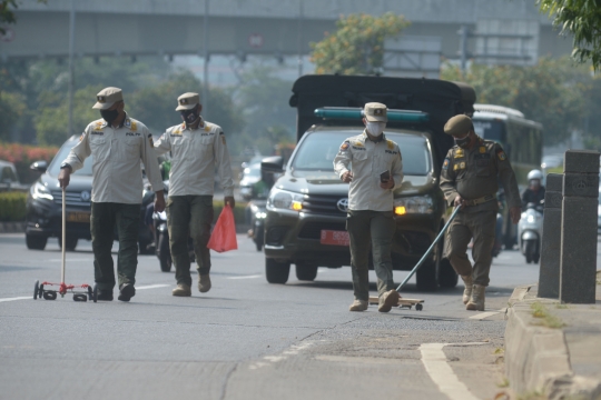 Operasi Ranjau Paku di Jalanan Ibu Kota