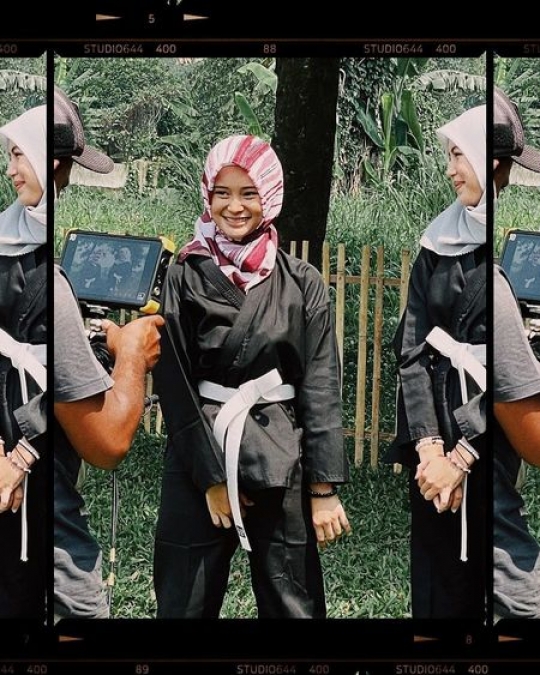 Tampil Berhijab, Ini 5 Potret Imut Liyan Zef Bintang Sinetron 'Dari Jendela SMP'