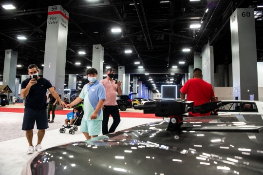 Melihat Mobil Klasik dan Modern di Miami International Auto Show 2021