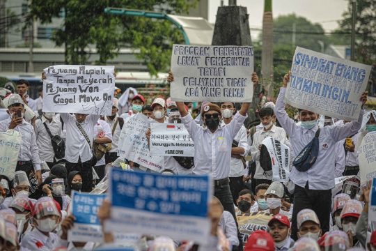 Calon Pekerja Migran Demo Kemnaker Tuntut Kejelasan Status