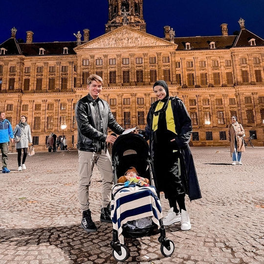 5 Potret Irwansyah & Zaskia Sungkar di Belanda, Kenang Jalani Program Bayi Tabung