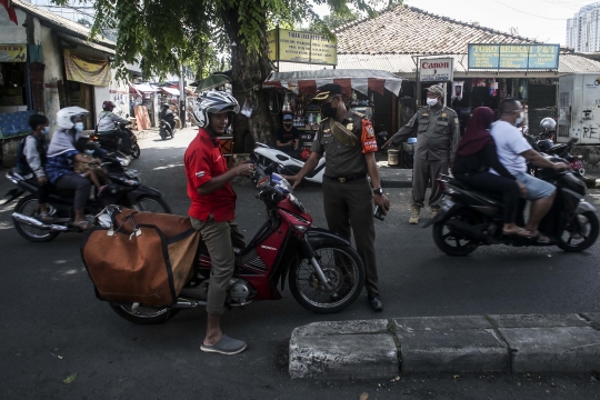 Razia Masker di Kebayoran Lama