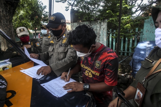 Razia Masker di Kebayoran Lama