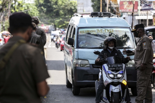 Razia Masker di Kebayoran Lama