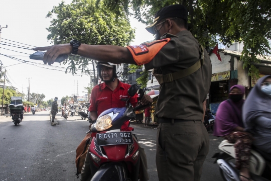 Razia Masker di Kebayoran Lama