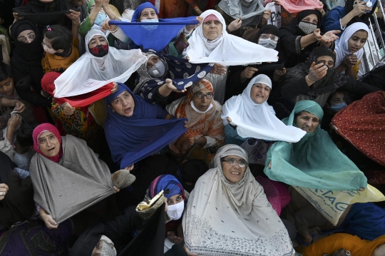 Antusiasme Muslim Kashmir Saksikan Sehelai Jenggot Nabi Muhammad