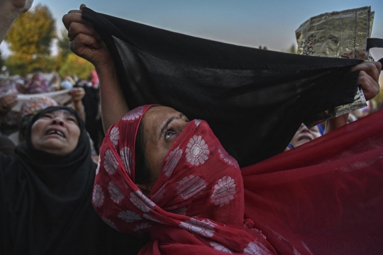 Antusiasme Muslim Kashmir Saksikan Sehelai Jenggot Nabi Muhammad