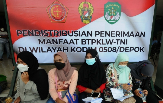 Kodim Depok Salurkan Bantuan Tunai untuk PKL dan Warung Kecil