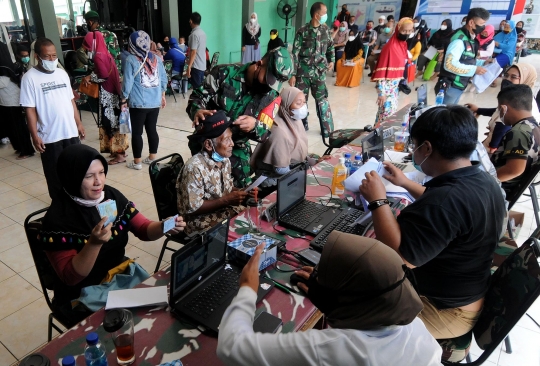 Kodim Depok Salurkan Bantuan Tunai untuk PKL dan Warung Kecil