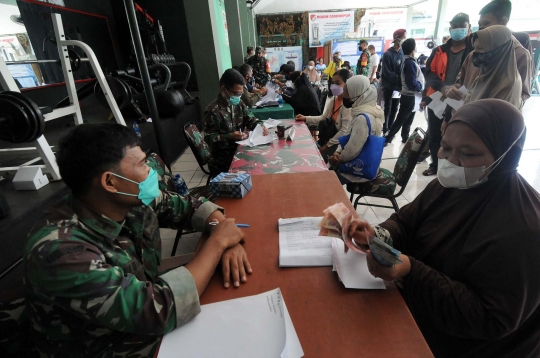 Kodim Depok Salurkan Bantuan Tunai untuk PKL dan Warung Kecil
