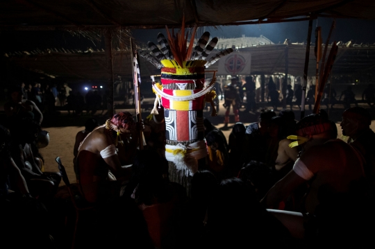 Melihat Ritual Pemakaman Kepala Suku di Amazon