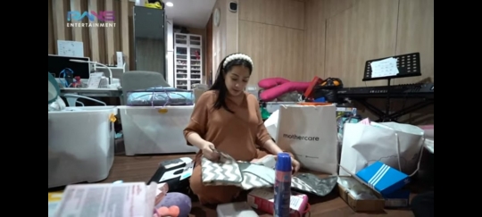 Nagita Slavina Unboxing Barang Untuk Persiapan Kelahiran Anak Kedua, Banyak Banget!