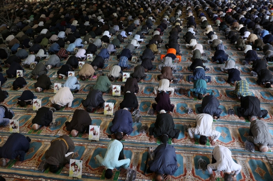 Suasana Salat Jumat Pertama di Teheran