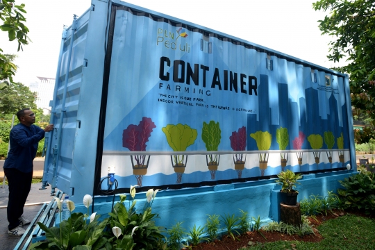 Melihat Budidaya Sayuran Hidroponik di Container Farming