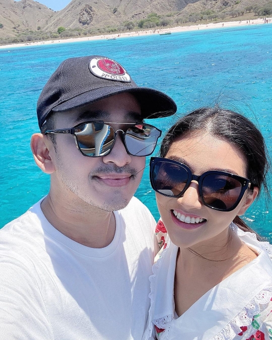 So Sweet! 5 Potret Romantis Ruben Onsu dan Sarwendah Liburan di Labuan Bajo