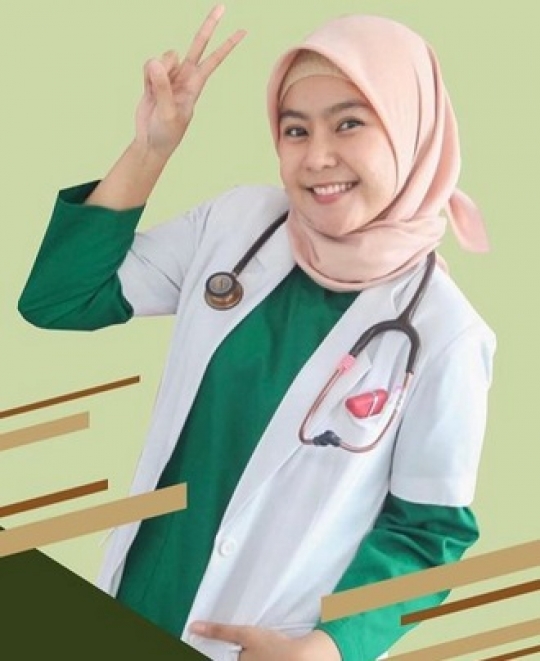 Potret Dokter Muda Cantik Berprestasi, Ternyata Anak Perwira Polwan Bergelar Doktor