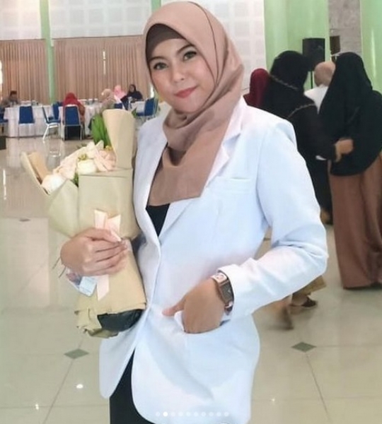 Potret Dokter Muda Cantik Berprestasi, Ternyata Anak Perwira Polwan Bergelar Doktor