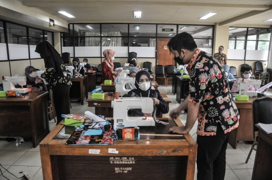 Pelatihan Kerajinan Tangan dari Kain Perca