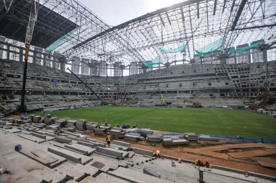 Melihat Lebih Dekat Rumput Hybrid di Jakarta International Stadium