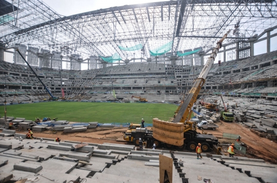 Melihat Lebih Dekat Rumput Hybrid di Jakarta International Stadium