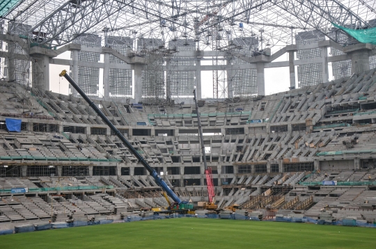 Melihat Lebih Dekat Rumput Hybrid di Jakarta International Stadium