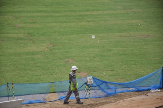 Melihat Lebih Dekat Rumput Hybrid di Jakarta International Stadium