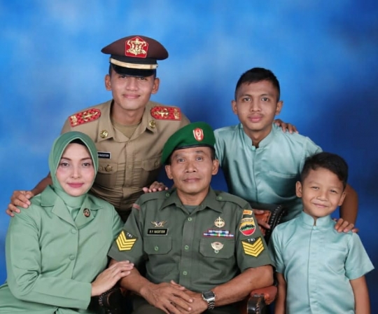 Potret Keluarga Anggota TNI, Bapaknya Pangkat Bintara, Anaknya Calon Perwira