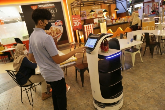 Robot Pengantar Makanan untuk Meminimalisir Sentuhan Pengunjung di Masa Pandemi