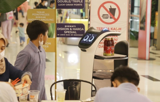 Robot Pengantar Makanan untuk Meminimalisir Sentuhan Pengunjung di Masa Pandemi