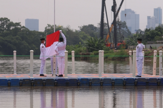 Memperingati Hari Sumpah Pemuda di Sungai Cisadane