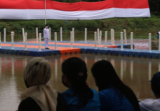 Memperingati Hari Sumpah Pemuda di Sungai Cisadane