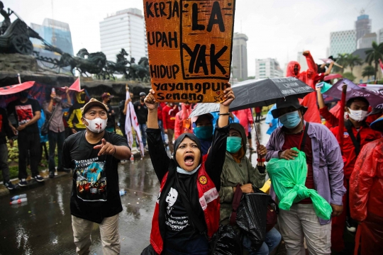 Aksi Demo Buruh dan Mahasiswa Peringati Hari Sumpah Pemuda