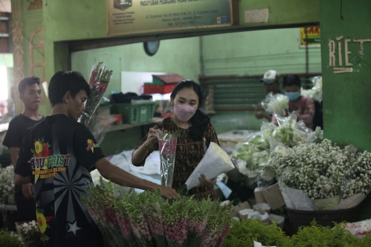 Penjualan Bunga Mulai Ramai Kembali