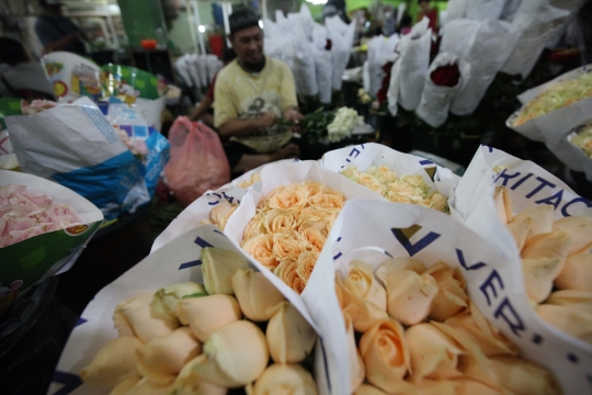 Penjualan Bunga Mulai Ramai Kembali