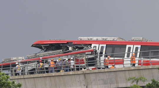 Rangkaian LRT Jabodebek yang Tabrakan Segera Dievakuasi