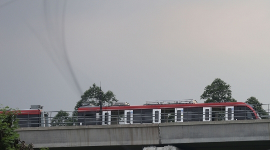 Rangkaian LRT Jabodebek yang Tabrakan Segera Dievakuasi