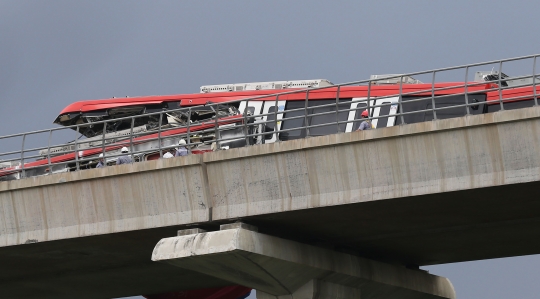 Rangkaian LRT Jabodebek yang Tabrakan Segera Dievakuasi