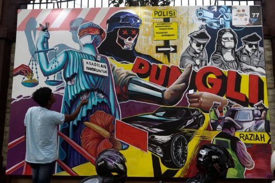 Mural Kritik Polisi Hiasi Dinding Lapangan Bhayangkara Mabes Polri